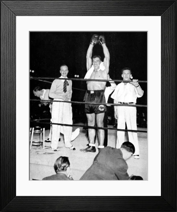 Framed Print : Primo Carnera celebrates victory, New York, 1933 Framed Print : Primo Carnera celebrates victory, New York, 1933