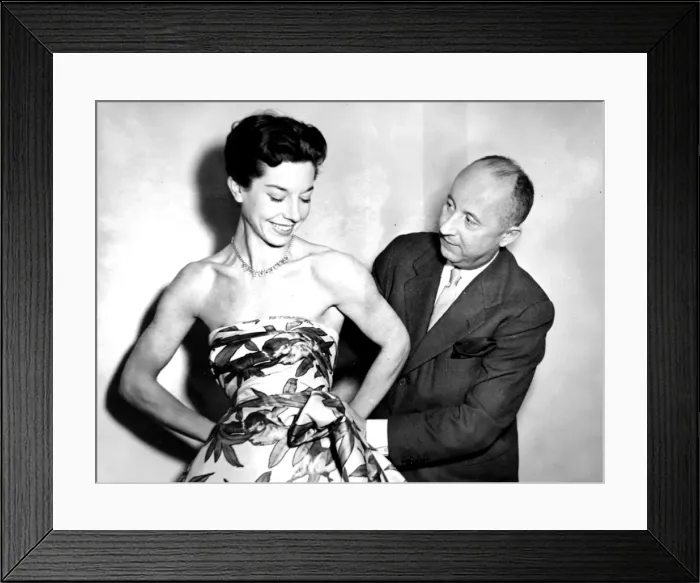 Framed Print : Christian Dior with model Dorothy Emms, 1952 Framed Print : Christian Dior with model Dorothy Emms, 1952