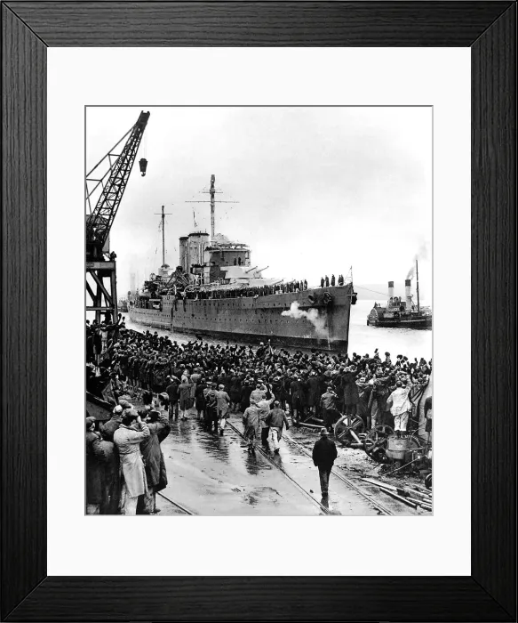 Framed Print : HMS Exeter arriving at Plymouth, Second World War, 1940 Framed Print : HMS Exeter arriving at Plymouth, Second World War, 1940