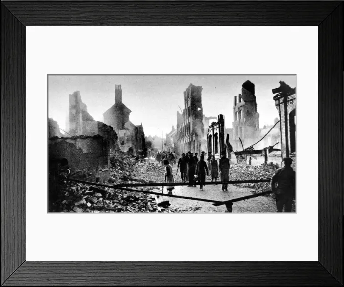 Framed Print : Coventry after the Blitz, Second World War, 1940 Framed Print : Coventry after the Blitz, Second World War, 1940