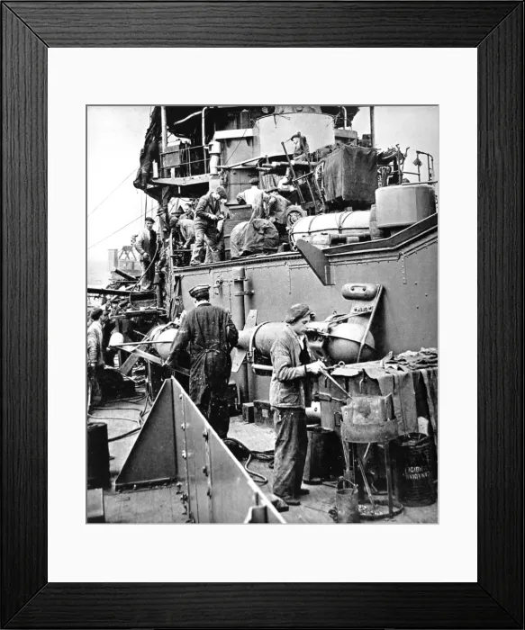 Framed Print : Dockyard Workers on board HMS Coventry, Second World War Framed Print : Dockyard Workers on board HMS Coventry, Second World War