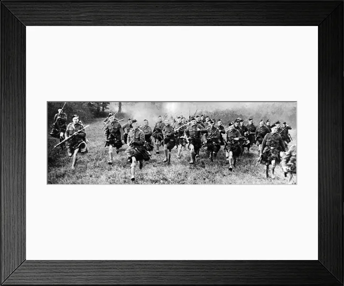 Framed Print : London Scottish soldiers charging with the bayonet