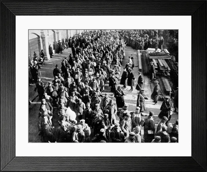 Framed Print : Caught during the battle of Flanders: Greman prisoners on the march in Southend