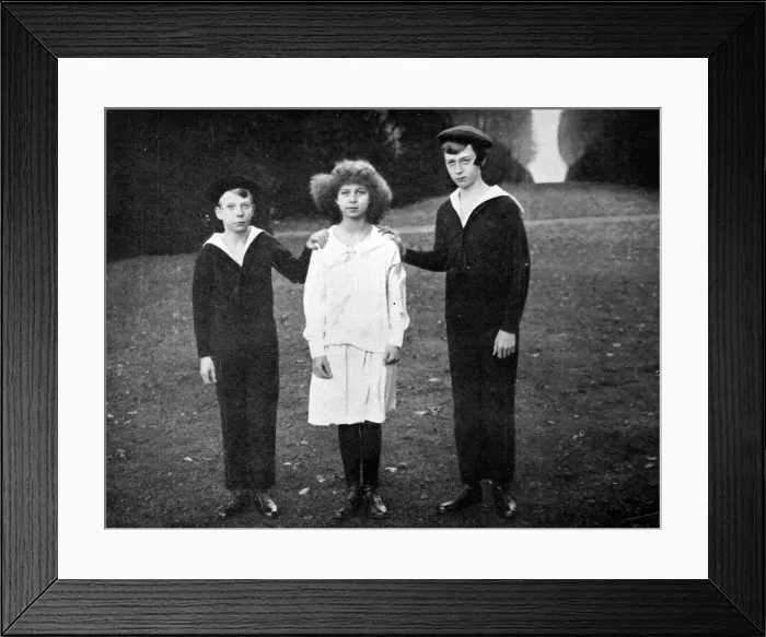 Framed Print : At Hackwood Park while their parents are at the front: The children of the King