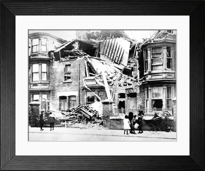 Framed Print : A house in Cleveland Road, Hartlepool, wrecked by shells Framed Print : A house in Cleveland Road, Hartlepool, wrecked by shells