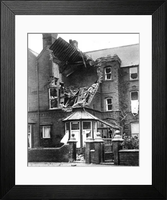 Framed Print : Wrecked by a German naval shell: A house in Lonsdale Road, Scarborough Framed Print : Wrecked by a German naval shell: A house in Lonsdale Road, Scarborough