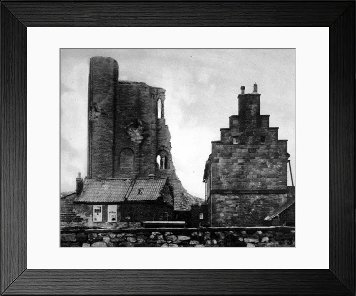 Framed Print : Scarborough Castle, damaged by German shells