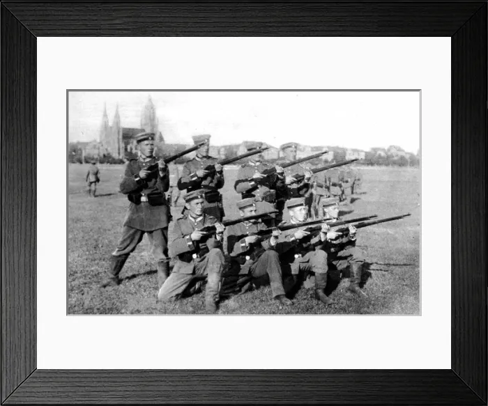 Framed Print : Germanys reply to Kitcheners army: Volunteers (Freiwillige) at drill for entry into the field in Framed Print : Germanys reply to Kitcheners army: Volunteers (Freiwillige) at drill for entry into the field in