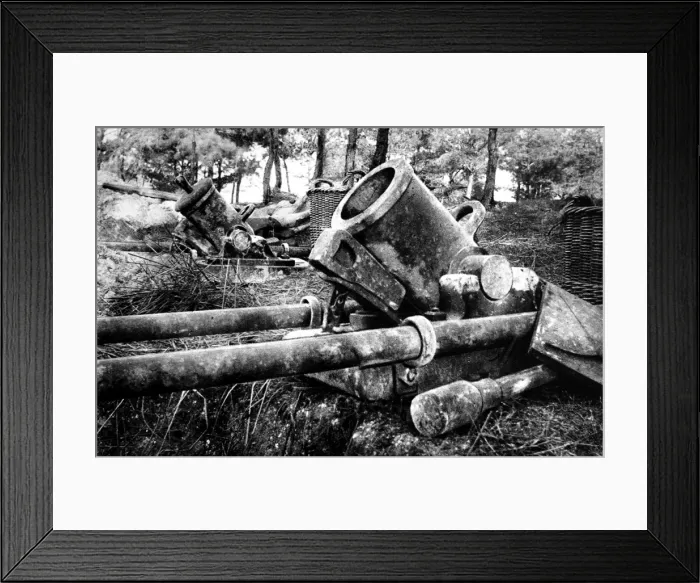 Framed Print : Two Louis-Phillippe mortar employed in the French trenches Framed Print : Two Louis-Phillippe mortar employed in the French trenches