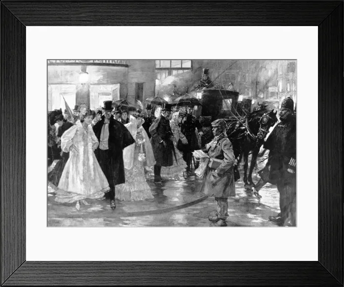 Framed Print : Theatre-goers rushing for carriages, Strand, 1907 Framed Print : Theatre-goers rushing for carriages, Strand, 1907