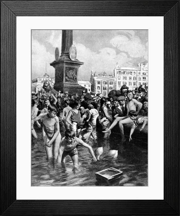 Framed Print : London Children in the Trafalgar Square Fountains, 1919 Framed Print : London Children in the Trafalgar Square Fountains, 1919