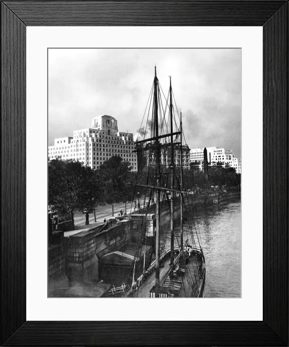 Framed Print : The Embankment, London, 1932