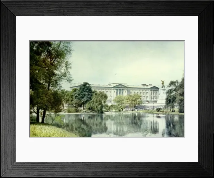Framed Print : Buckingham Palace, London, 1935 Framed Print : Buckingham Palace, London, 1935
