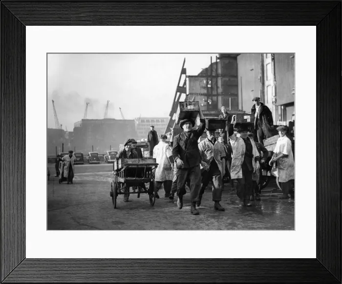 Framed Print : Porters at Billingsgate Fish Market, London, c. 1950 Framed Print : Porters at Billingsgate Fish Market, London, c. 1950