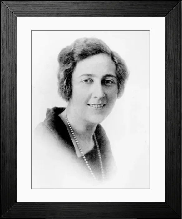 Framed Print : Agatha Christie (1890-1976) Framed Print : Agatha Christie (1890-1976)