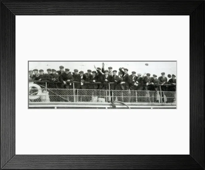 Framed Print : The Titanics crew catch sight of their relatives and friend Framed Print : The Titanics crew catch sight of their relatives and friend