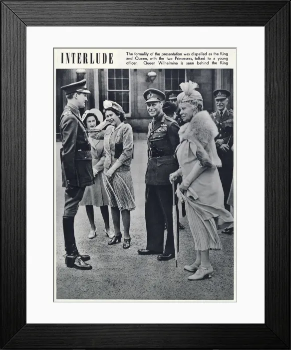 Framed Print : King George VI with Princesses Elizabeth and Margaret Framed Print : King George VI with Princesses Elizabeth and Margaret