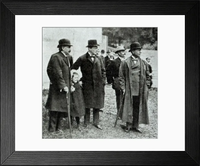 Framed Print : Mor o gan yw cymry I gyd Framed Print : Mor o gan yw cymry I gyd