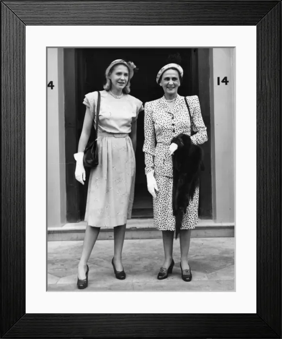 Framed Print : Mrs Lewis Douglas and daughter