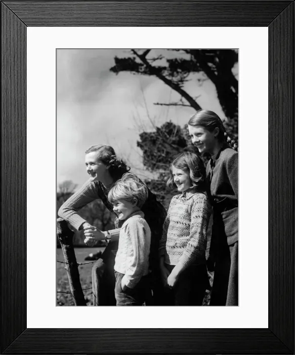 Framed Print : Daphne Du Maurier / Kids Framed Print : Daphne Du Maurier / Kids