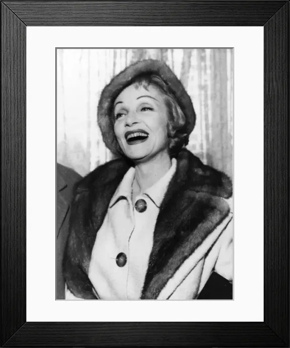 Framed Print : Marlene Dietrich Framed Print : Marlene Dietrich
