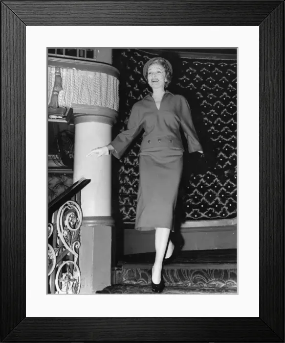 Framed Print : Marlene Dietrich Framed Print : Marlene Dietrich