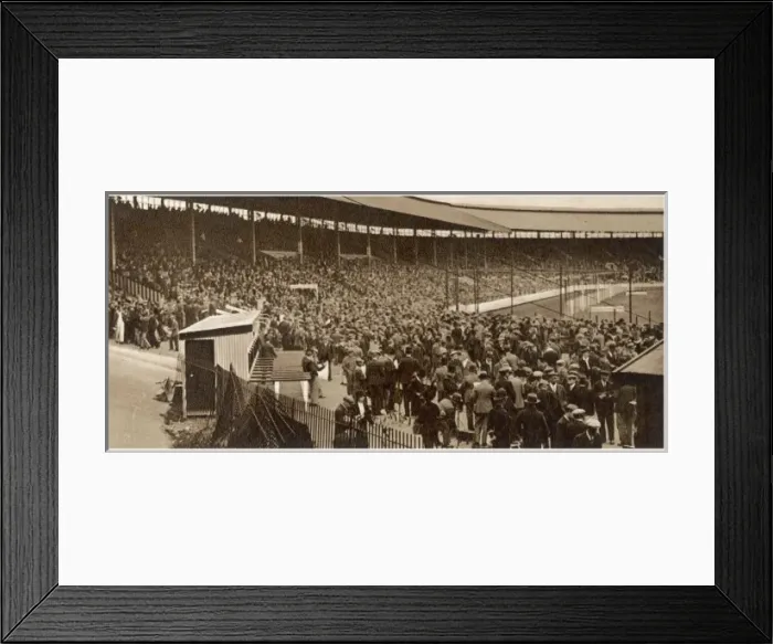 Framed Print : Greyhound stadium in London, 1936 Framed Print : Greyhound stadium in London, 1936