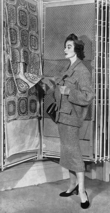 Framed Print : 1950s fashion in the Sanderson showroom Framed Print : 1950s fashion in the Sanderson showroom