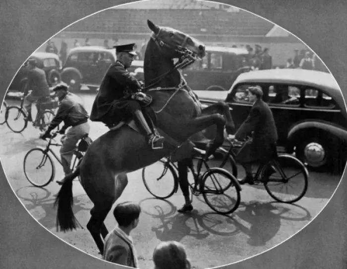 Framed Print : Accustoming a horse to traffic before the Coronation Framed Print : Accustoming a horse to traffic before the Coronation