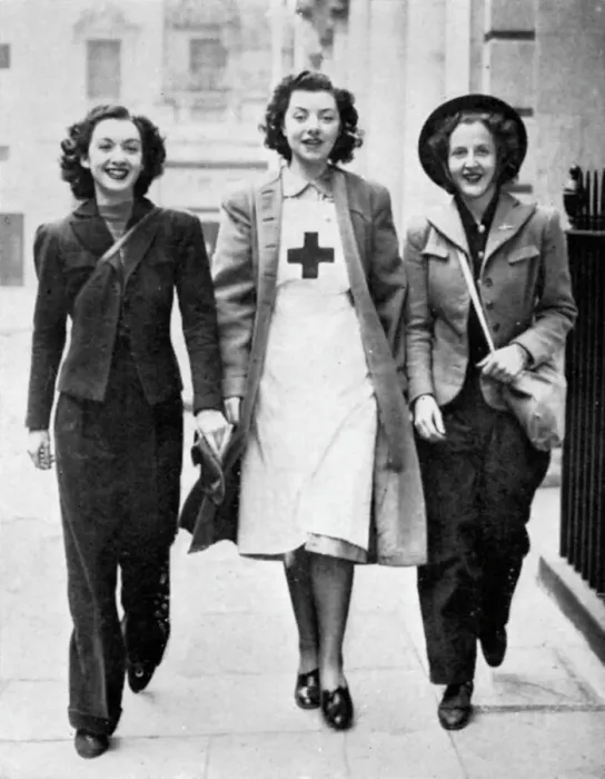 Framed Print : Actresses on National Service, 1939 Framed Print : Actresses on National Service, 1939