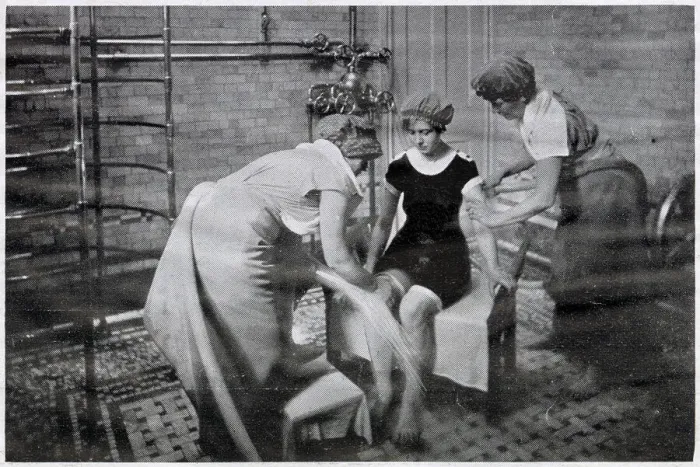 Framed Print : Aix douche-massage been given at Bath, Somerset. The natural hot water was perfectly adapted for treatment. Date: 1921