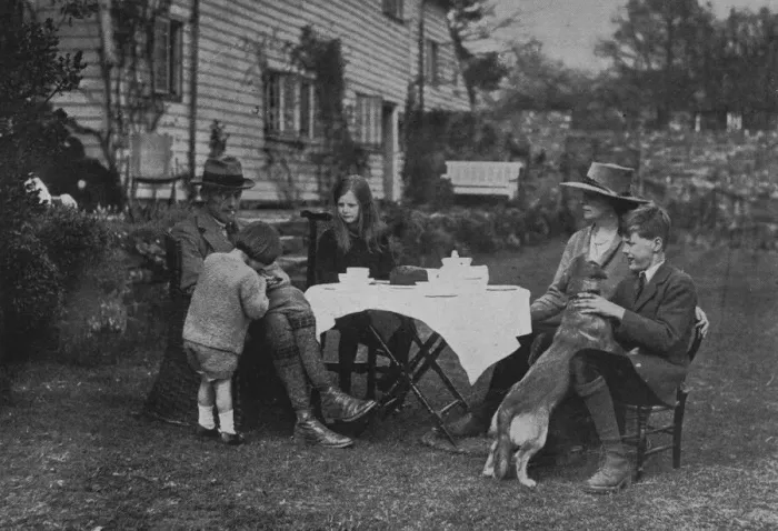 Framed Print : Austen Chamberlain with family in garden Framed Print : Austen Chamberlain with family in garden