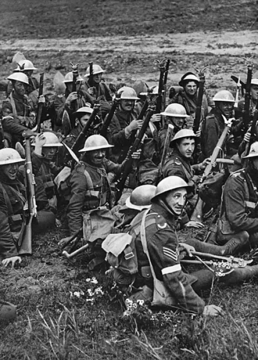 Framed Print : British troops with their latest equipment, WW1 Framed Print : British troops with their latest equipment, WW1