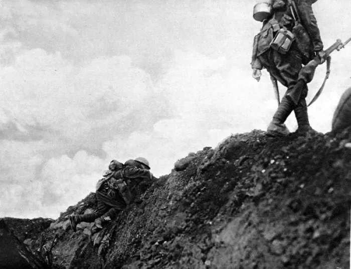 Framed Print : Canadian Infantrymen attack, France, 1916 Framed Print : Canadian Infantrymen attack, France, 1916