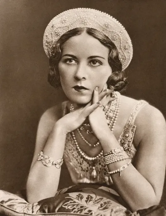 Framed Print : Cathleen Mann, Marchioness of Queensberry as Pearls Framed Print : Cathleen Mann, Marchioness of Queensberry as Pearls
