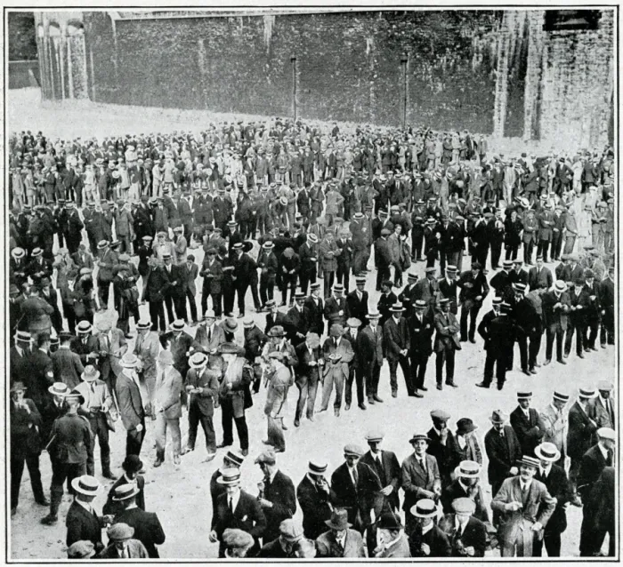 Framed Print : City of London recruits, Tower of London, WW1 Framed Print : City of London recruits, Tower of London, WW1