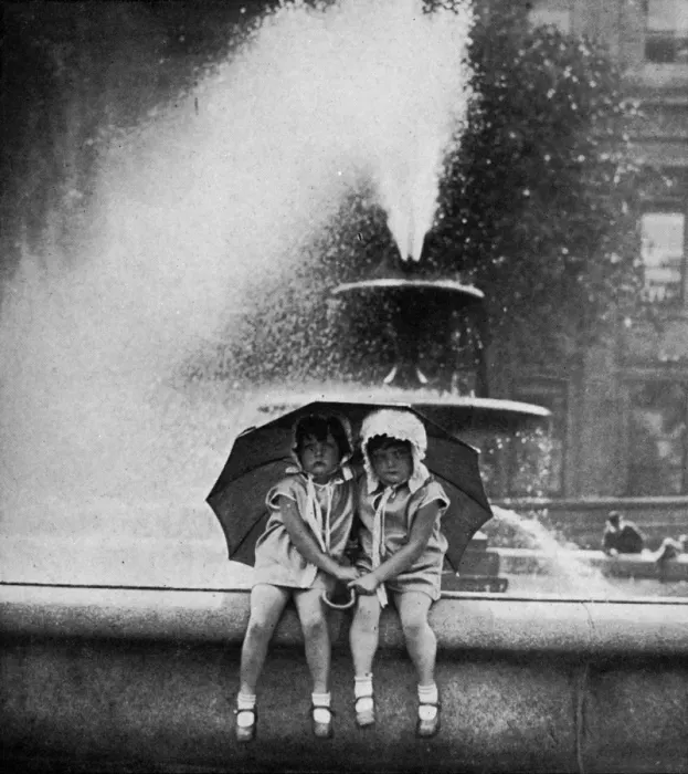 Framed Print : Cooling off in Trafalgar Square