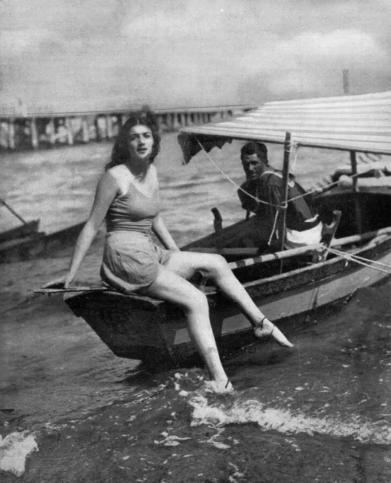 Framed Print : Countes Anna Andreoli at the Venice Lido Framed Print : Countes Anna Andreoli at the Venice Lido