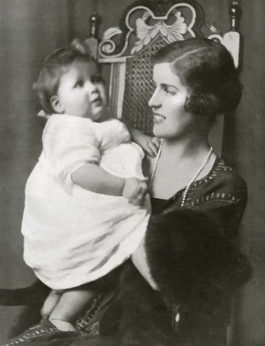 Framed Print : The Countess Spencer with her son, Lord Althorp Framed Print : The Countess Spencer with her son, Lord Althorp