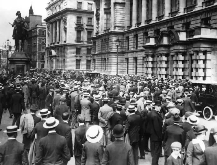 Framed Print : Crowds gathered outside War Office in August 1914, WW1