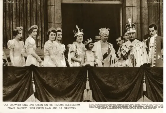 Framed Print : Our crowned King and Queen on the historic Buckingham Palace Framed Print : Our crowned King and Queen on the historic Buckingham Palace