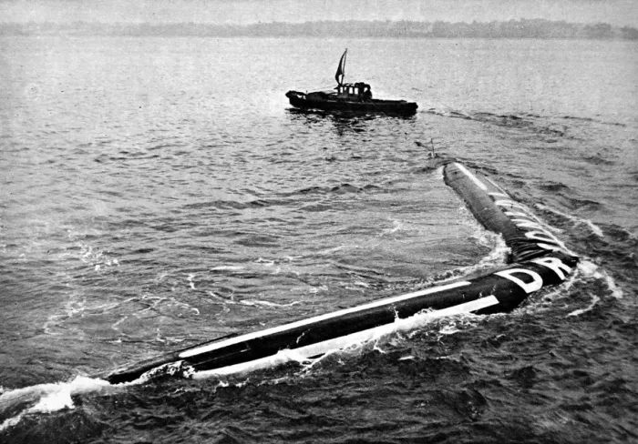 Framed Print : Demonstration of the Dracone, Southampton, 1958 Framed Print : Demonstration of the Dracone, Southampton, 1958