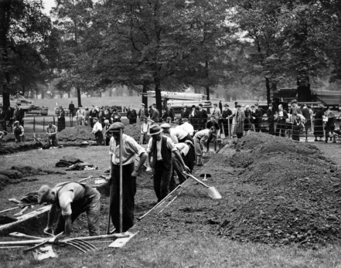 Framed Print : Digging A. R. P. shelters in Kensington Gardens, 1938 Framed Print : Digging A. R. P. shelters in Kensington Gardens, 1938