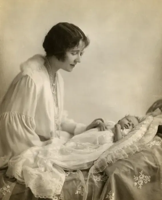 Framed Print : The Duchess of York and baby Princess Elizabeth