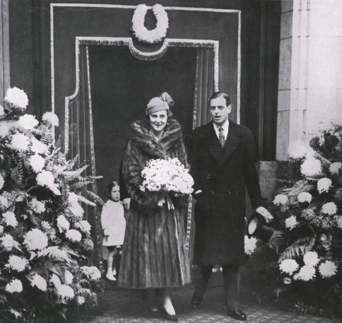 Framed Print : Duke and Duchess of Kent depart on honeymoon Framed Print : Duke and Duchess of Kent depart on honeymoon