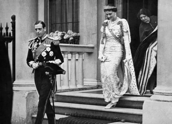Framed Print : Duke and Duchess of Kent leave for the 1937 Coronation Framed Print : Duke and Duchess of Kent leave for the 1937 Coronation