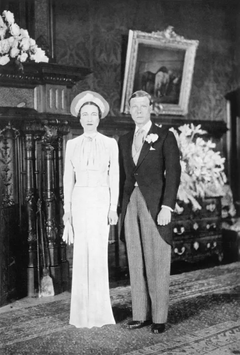 Framed Print : The Duke and Duchess of Windsor on their wedding day Framed Print : The Duke and Duchess of Windsor on their wedding day
