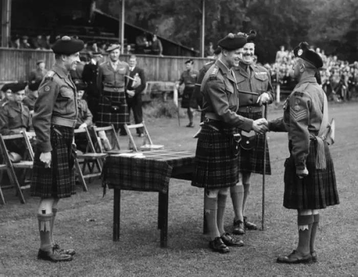 Framed Print : Duke of Edinburgh visting Queens Own Cameron Highlanders