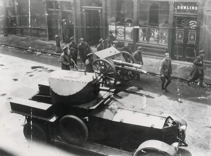 Framed Print : Easter Rising, 1916. Soldiers with gun and armoured car in the streets of Dublin outside Dowling or Dowling's pub. Date: 1916