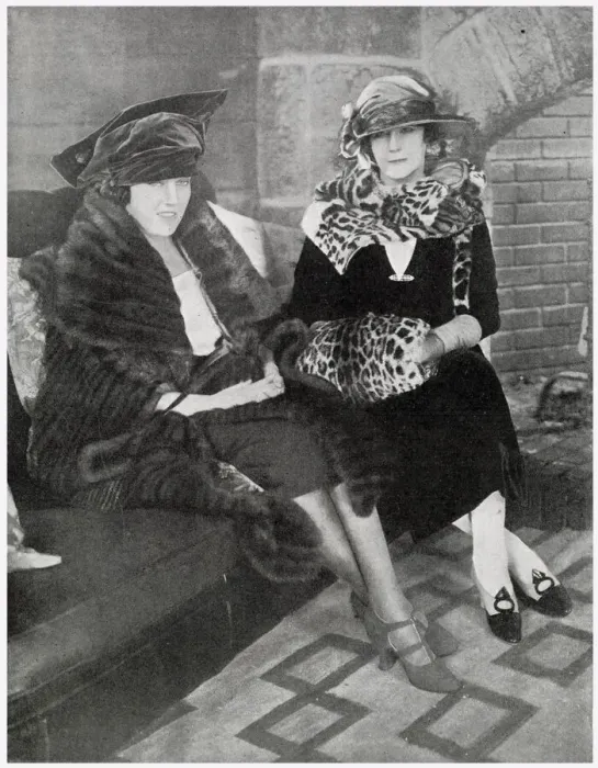 Framed Print : Elinor Glyn and Gloria Swanson Framed Print : Elinor Glyn and Gloria Swanson